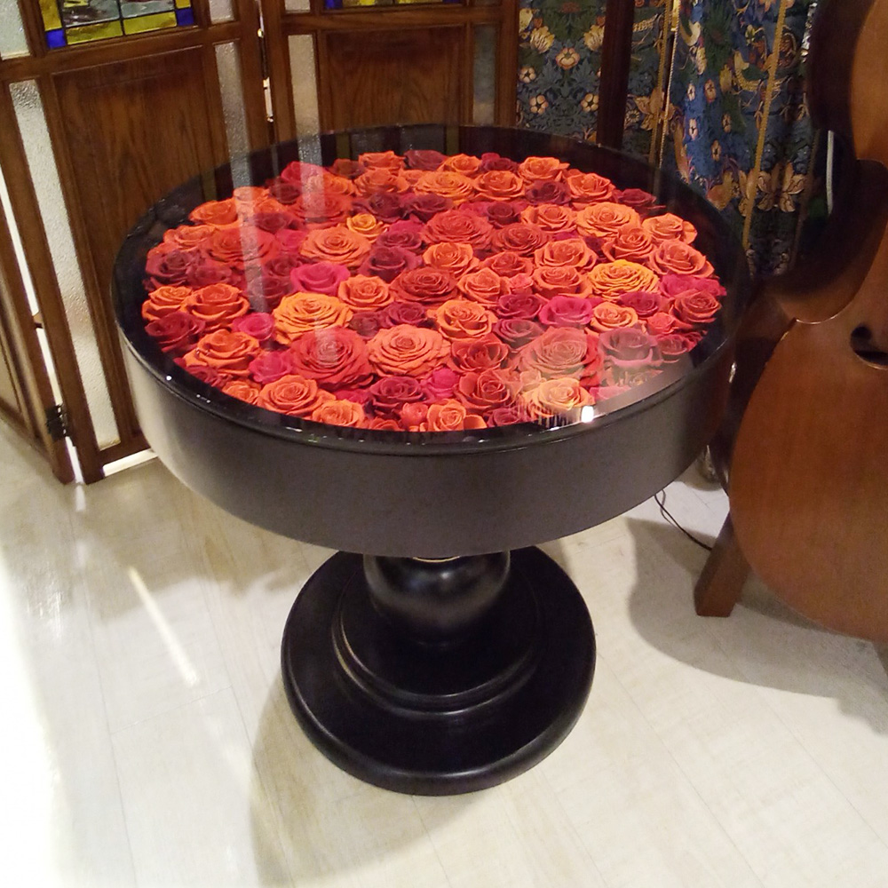 赤薔薇テーブル あべのハルカス店にて展示販売中